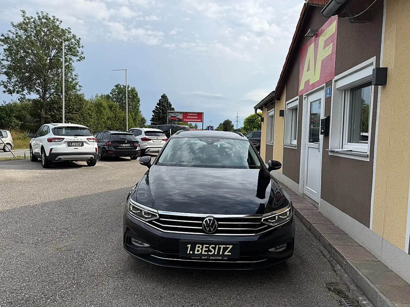 Volkswagen Passat Variant Business 2,0 SCR TDI DSG | AHK | SPORTSITZE | A... Schwarz - 2
