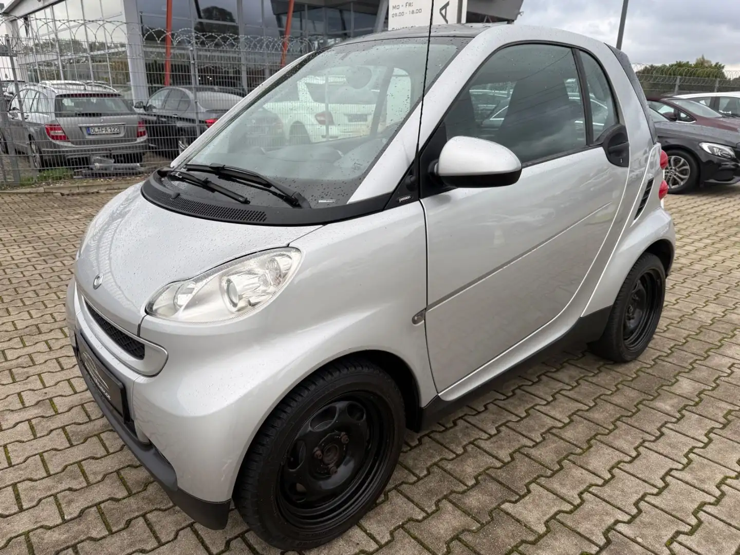 smart forTwo fortwo coupe Basis 52kW Silber - 1