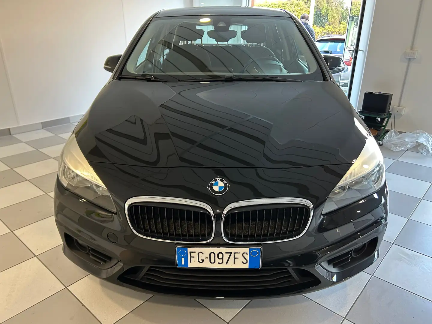 BMW 218 Active Tourer automatica UNICO PROPRIETARIO Nero - 2