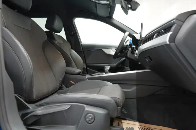 Audi A4 view 21