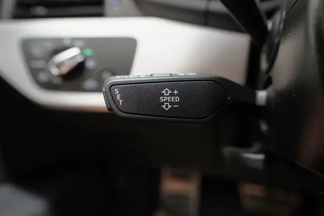 Audi A4 view 24