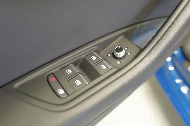Audi A4 view 14