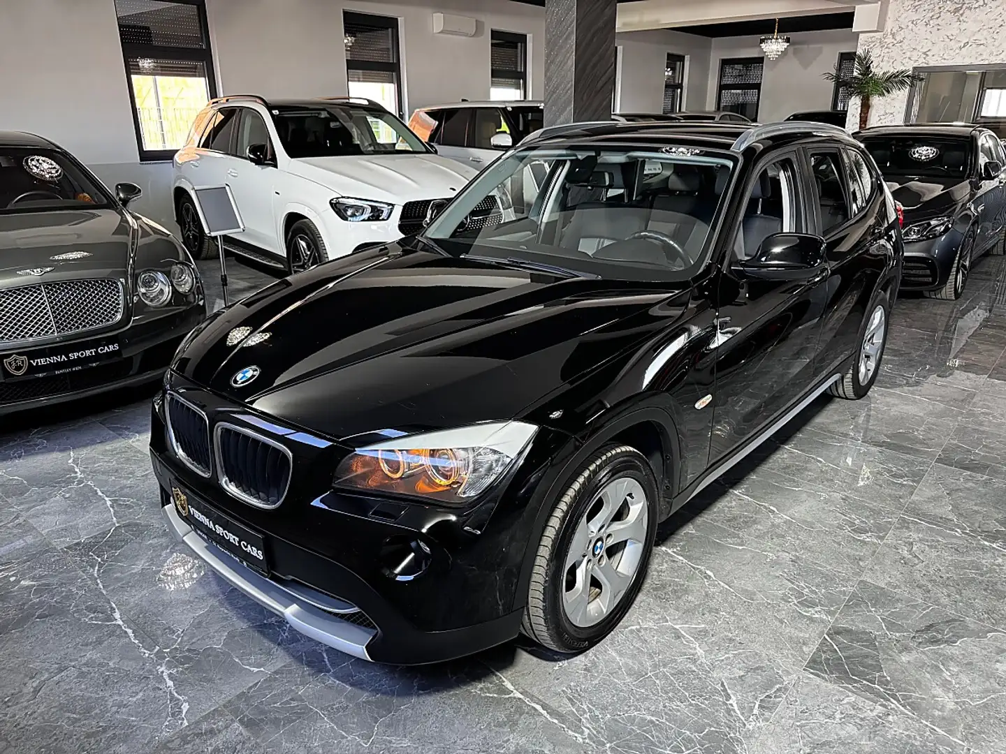BMW X1 xDrive20d Österreich Paket Aut.*Wenig-KM* Schwarz - 1