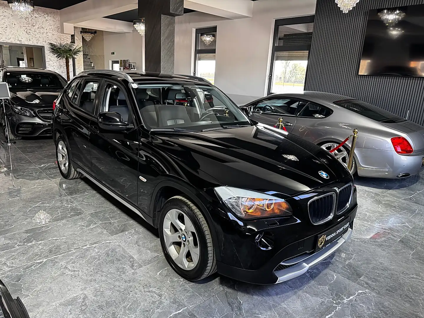 BMW X1 xDrive20d Österreich Paket Aut.*Wenig-KM* Schwarz - 2