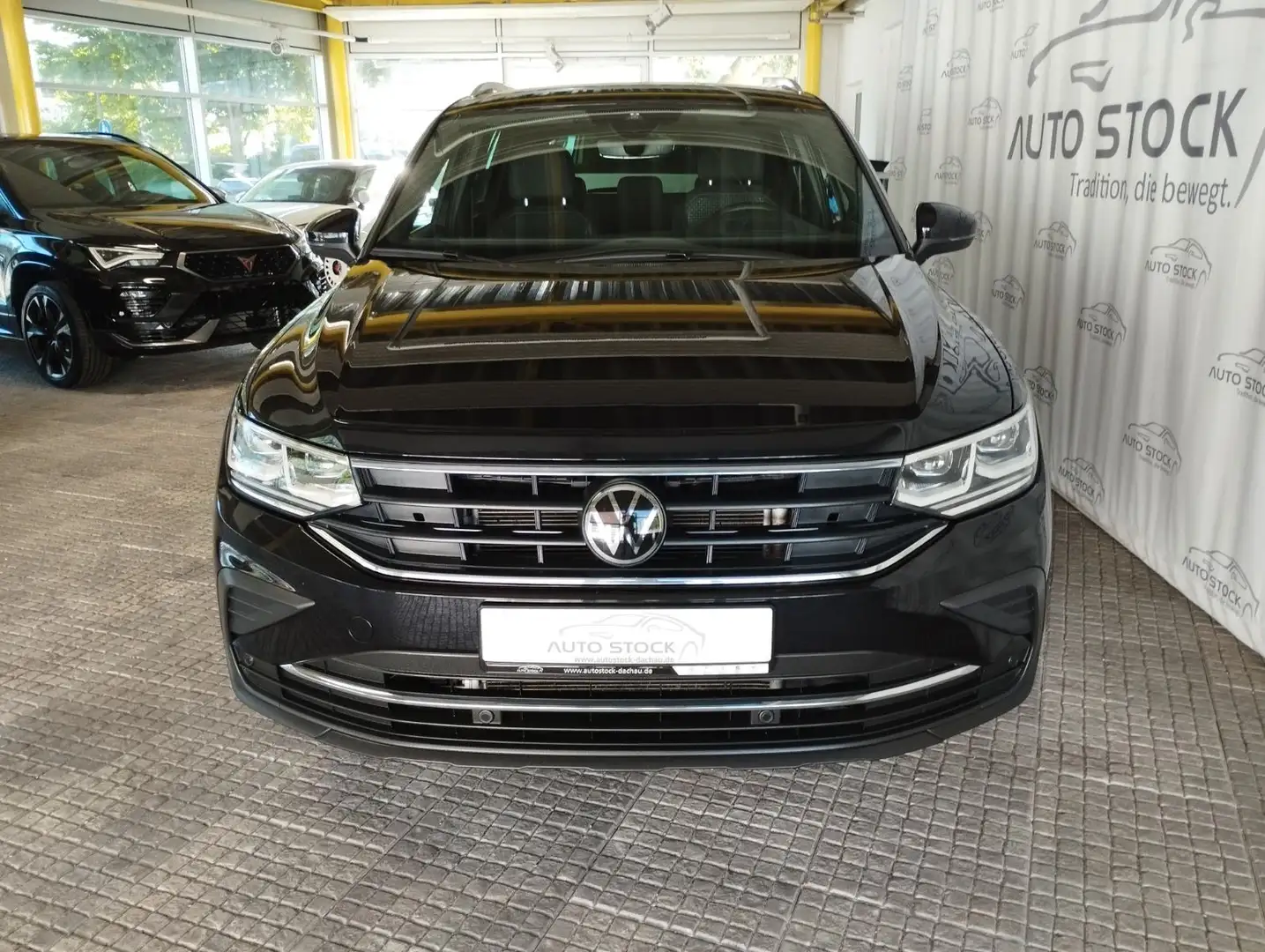 Volkswagen Tiguan 2.0 TDI DSG ACTIVE Navi LED PDC Sitzh AHK Nero - 2