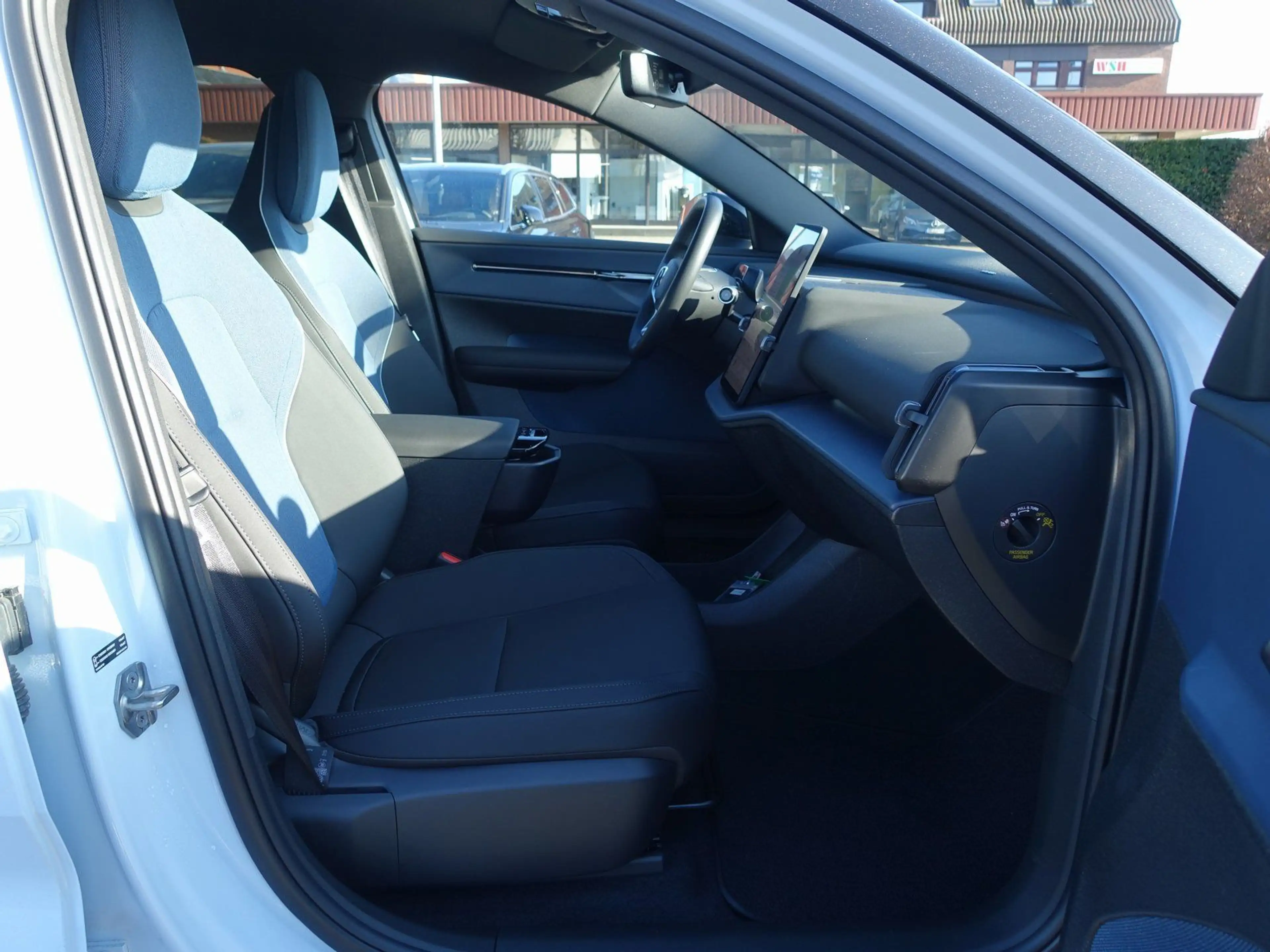 Volvo EX30 Plus Twin Motor Performance/Kamera/BLIS — photo 9