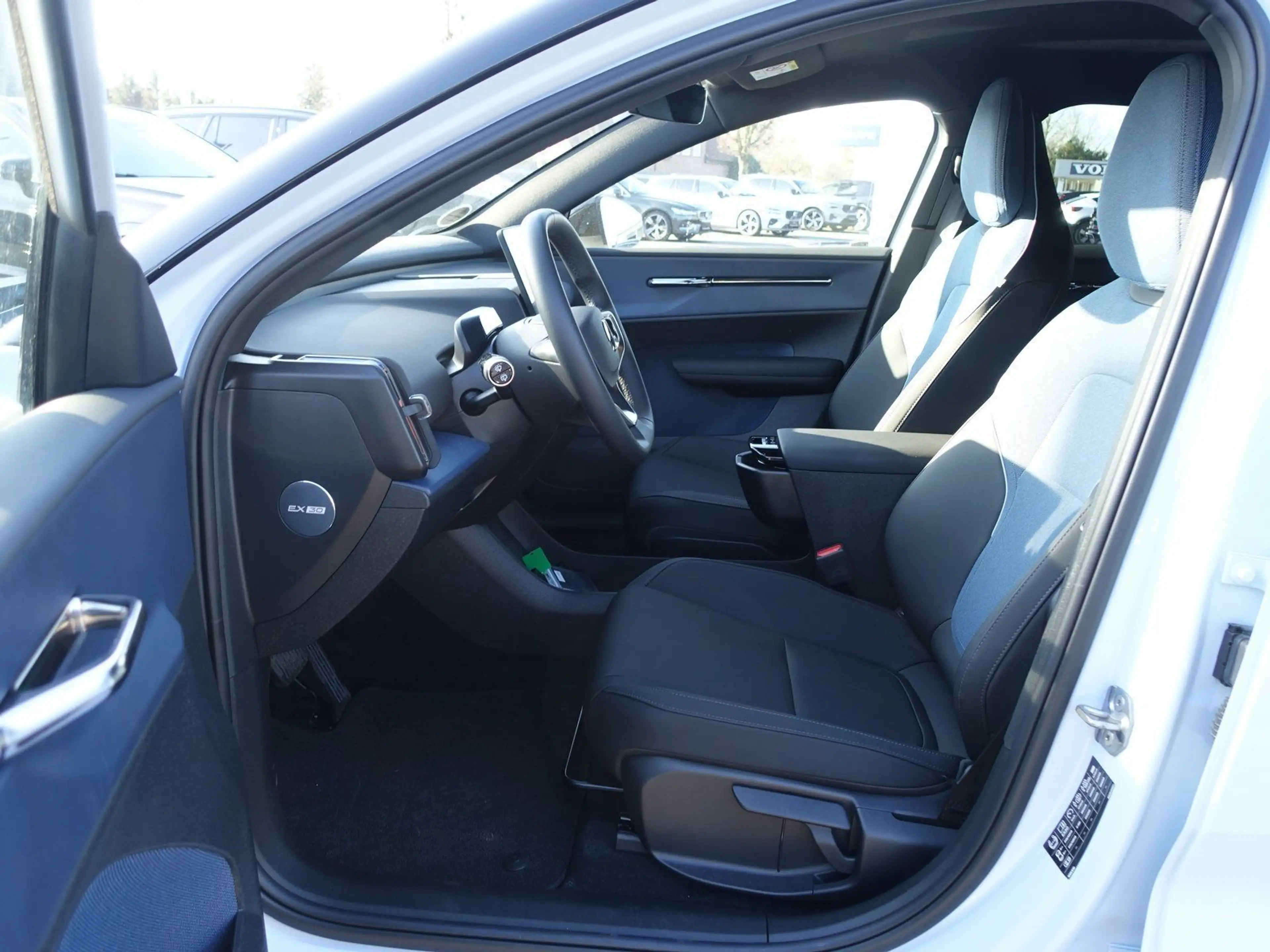 Volvo EX30 Plus Twin Motor Performance/Kamera/BLIS — photo 11