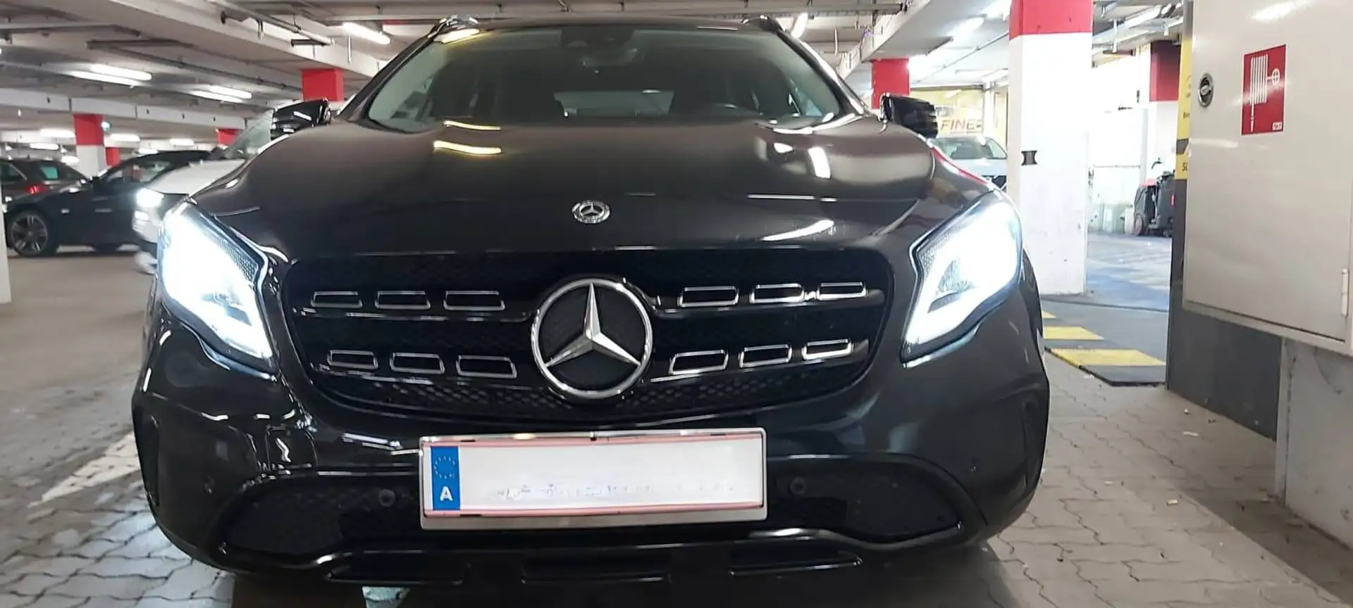 Mercedes-Benz GLA 220 GLA 220 4MATIC Aut. Schwarz - 1