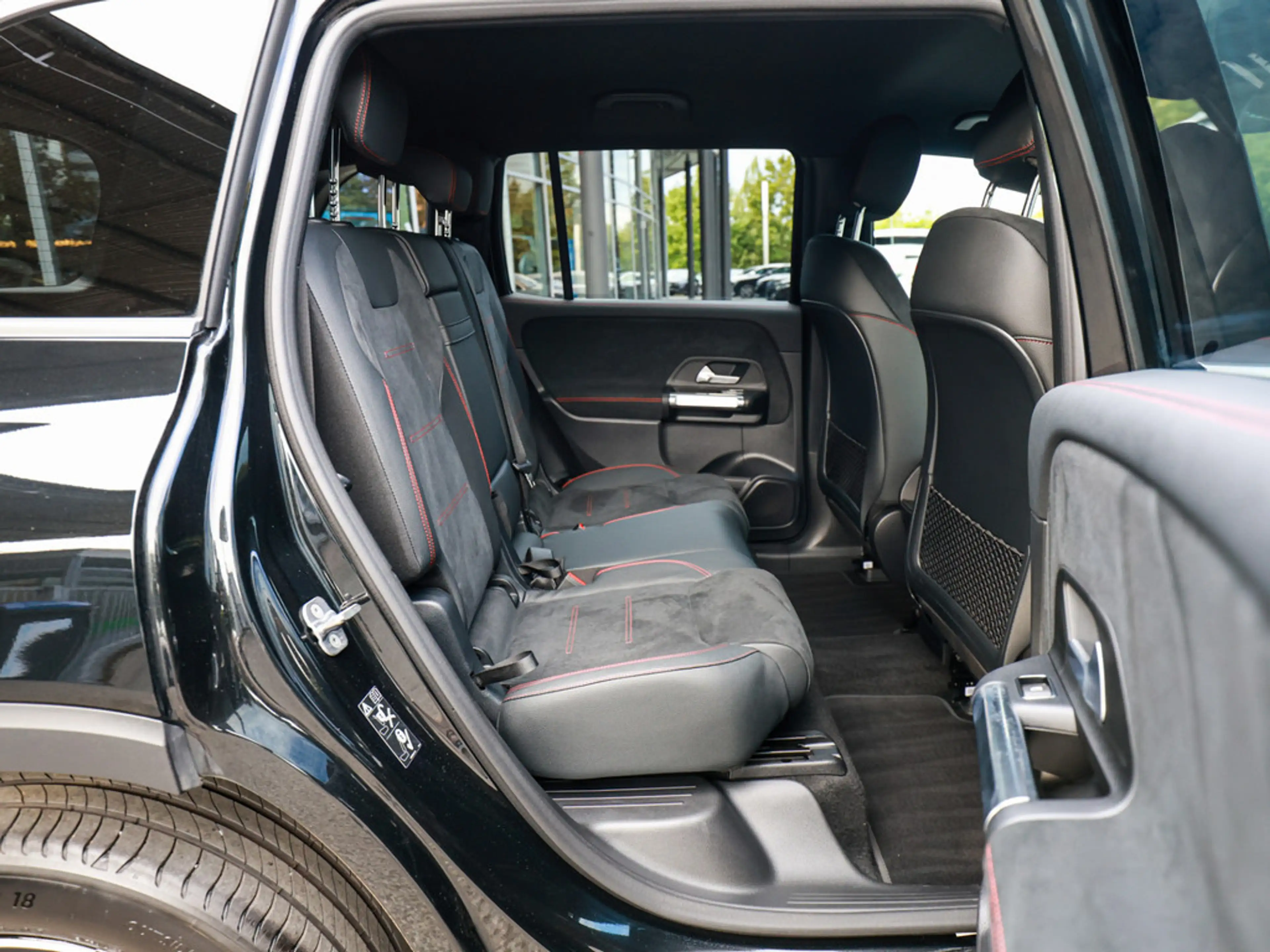 Mercedes-Benz EQB 250 + AMG Sport Advanced LED NAVI KAMERA — photo 9
