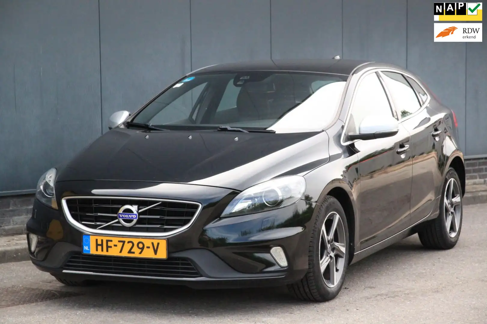 Volvo V40 2.0 D2 R-Design Business Xenon/Stoelverarming/Navi Zwart - 1