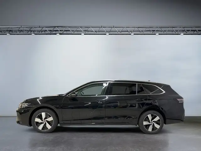 Volkswagen Passat view 3