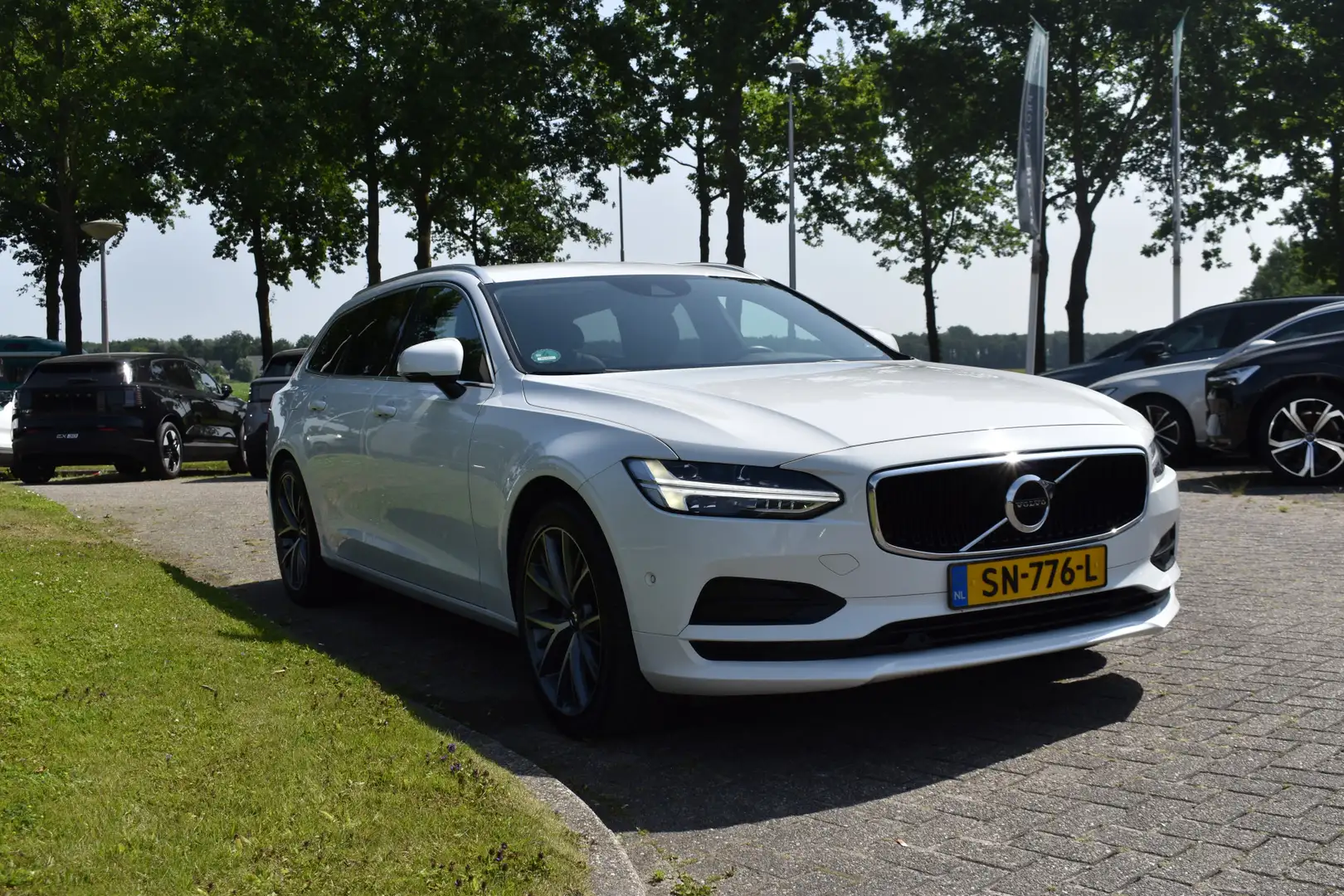 Volvo V90 T5 251PK 90th Anniversary Edition 19 inch | Tekhaa Wit - 2