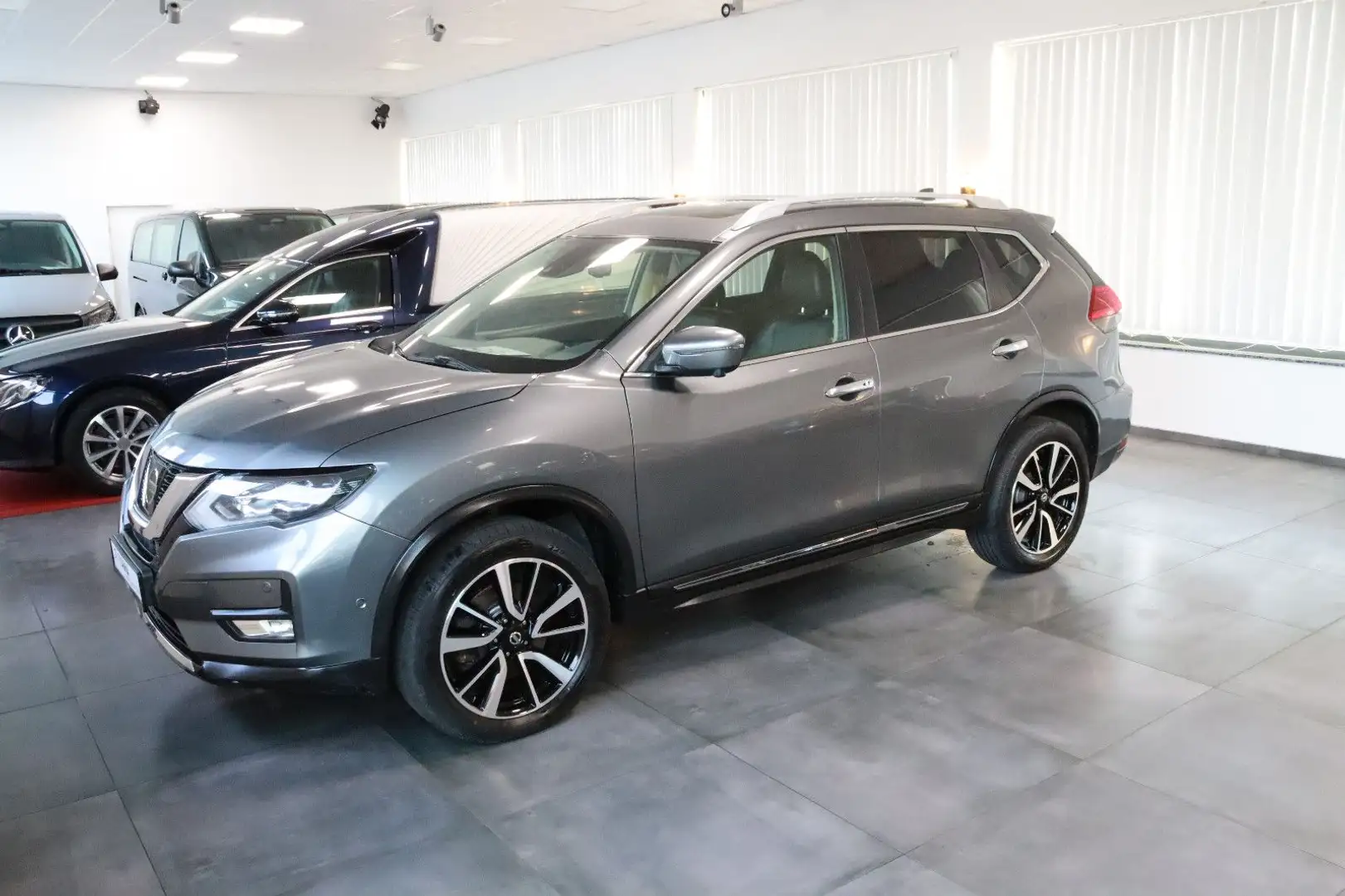 Nissan X-Trail Tekna 4x4 Grau - 1