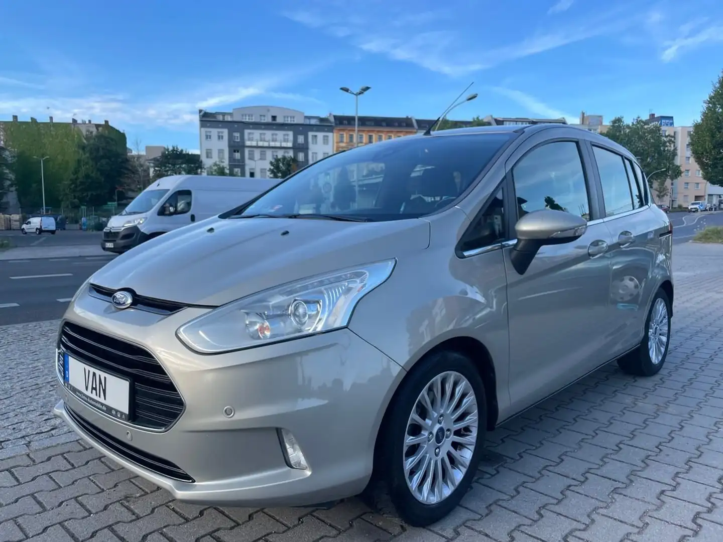 Ford B-Max Titanium,Klimaautomatik,Keyless go,AHK Beige - 2