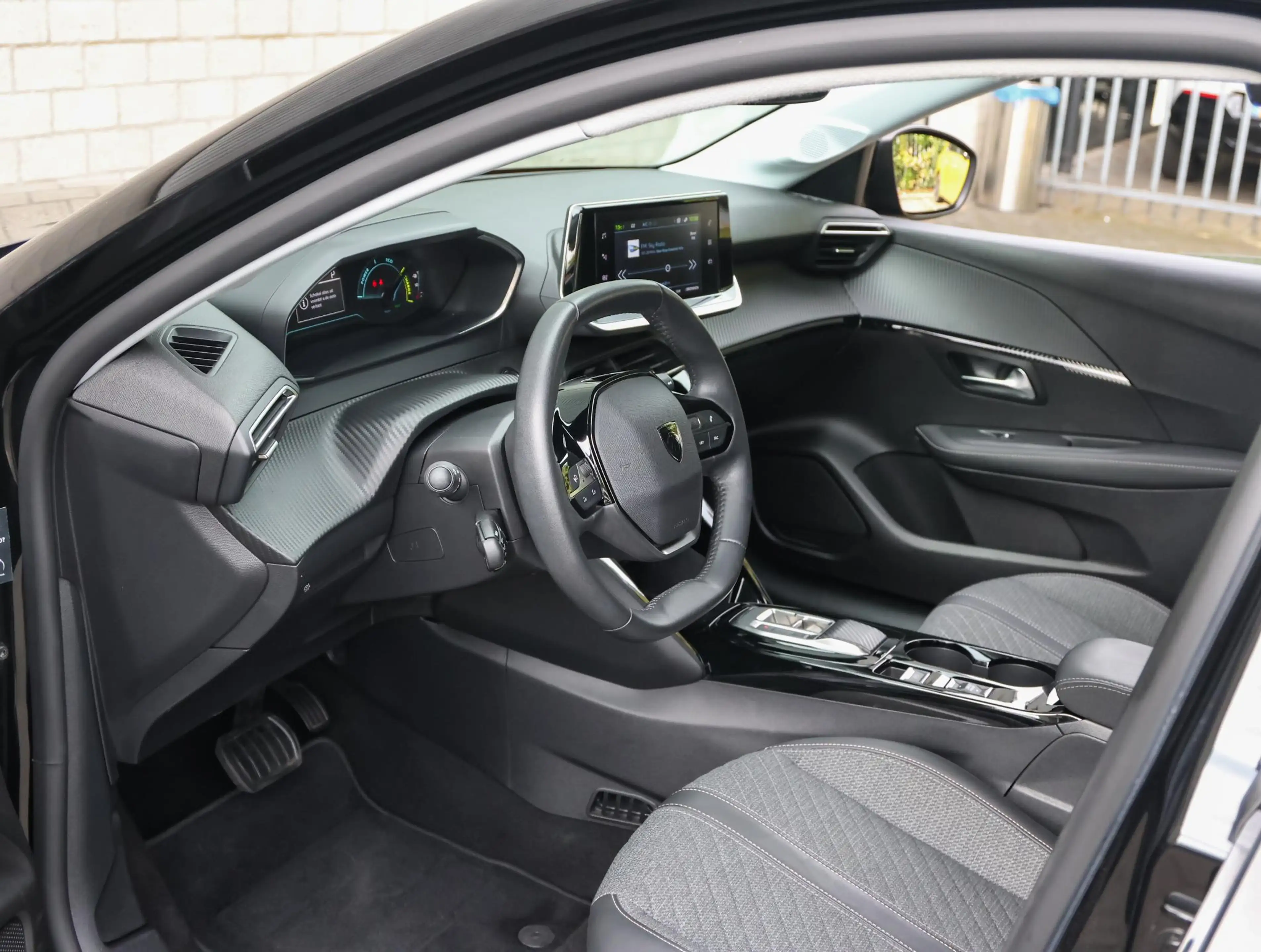 Peugeot e-208 e-Style 50 kWh | Navigatie | Parkeersensoren | Cru — photo 10