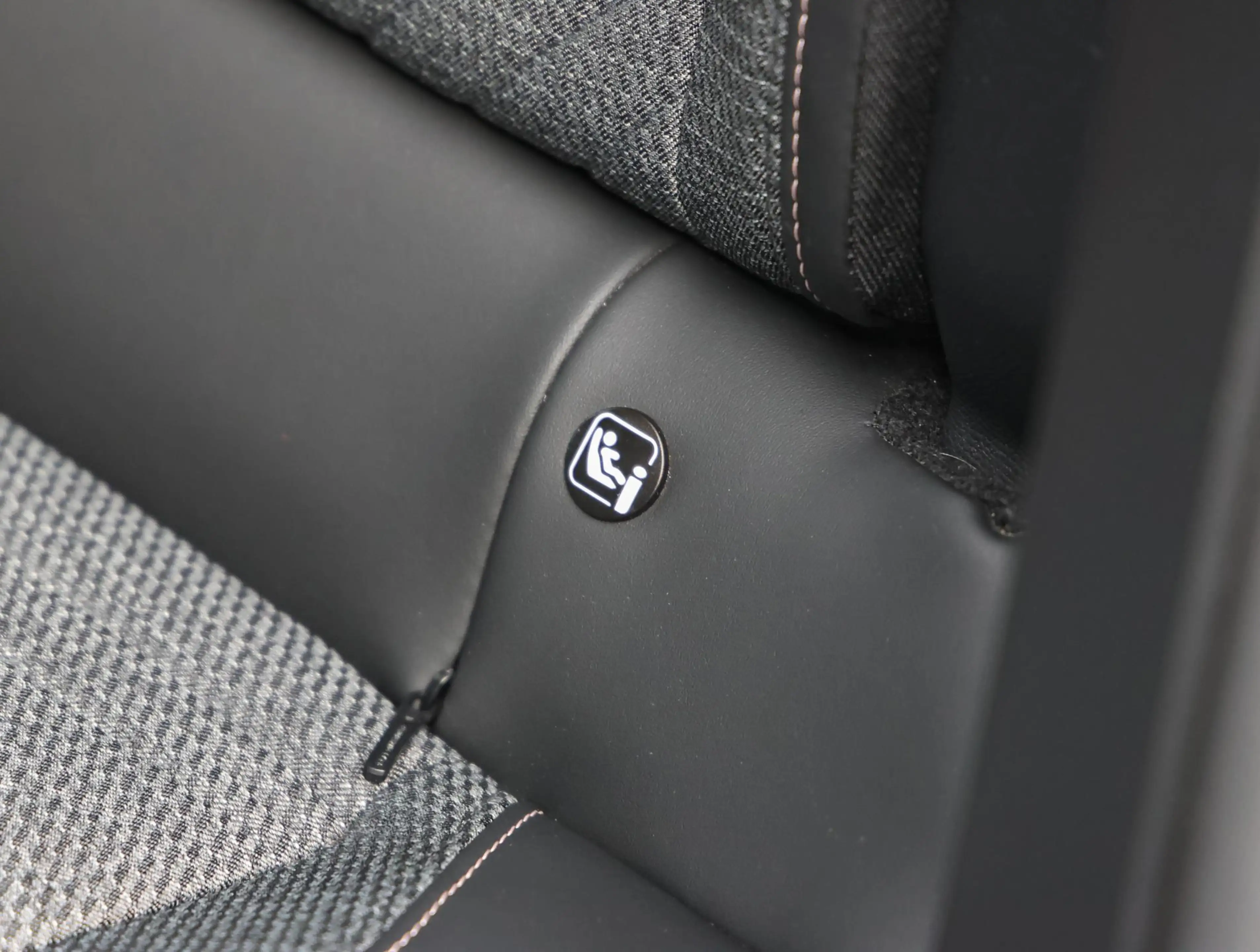 Peugeot e-208 e-Style 50 kWh | Navigatie | Parkeersensoren | Cru — photo 14