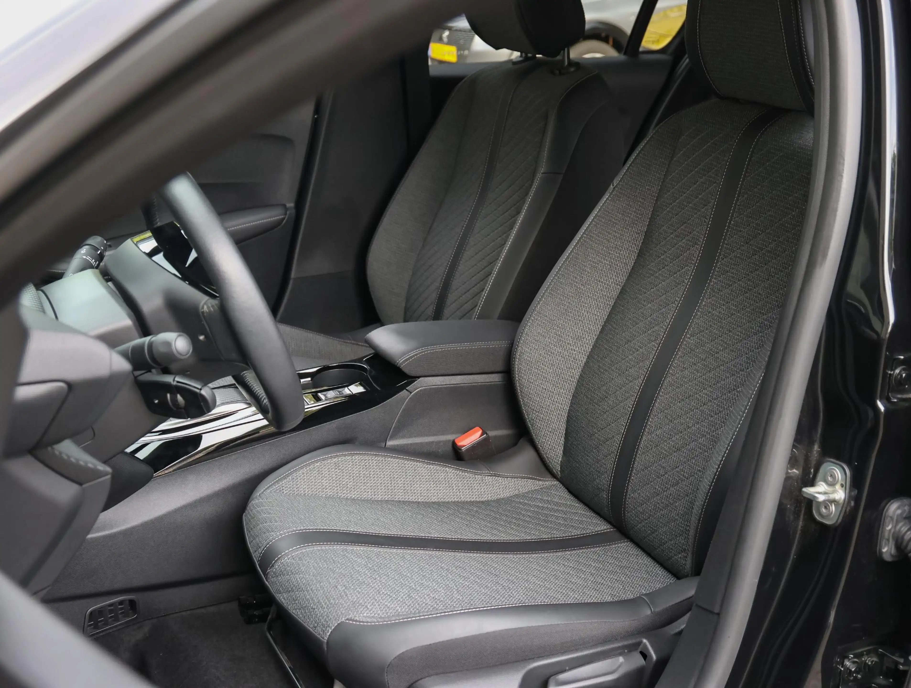 Peugeot e-208 e-Style 50 kWh | Navigatie | Parkeersensoren | Cru — photo 11