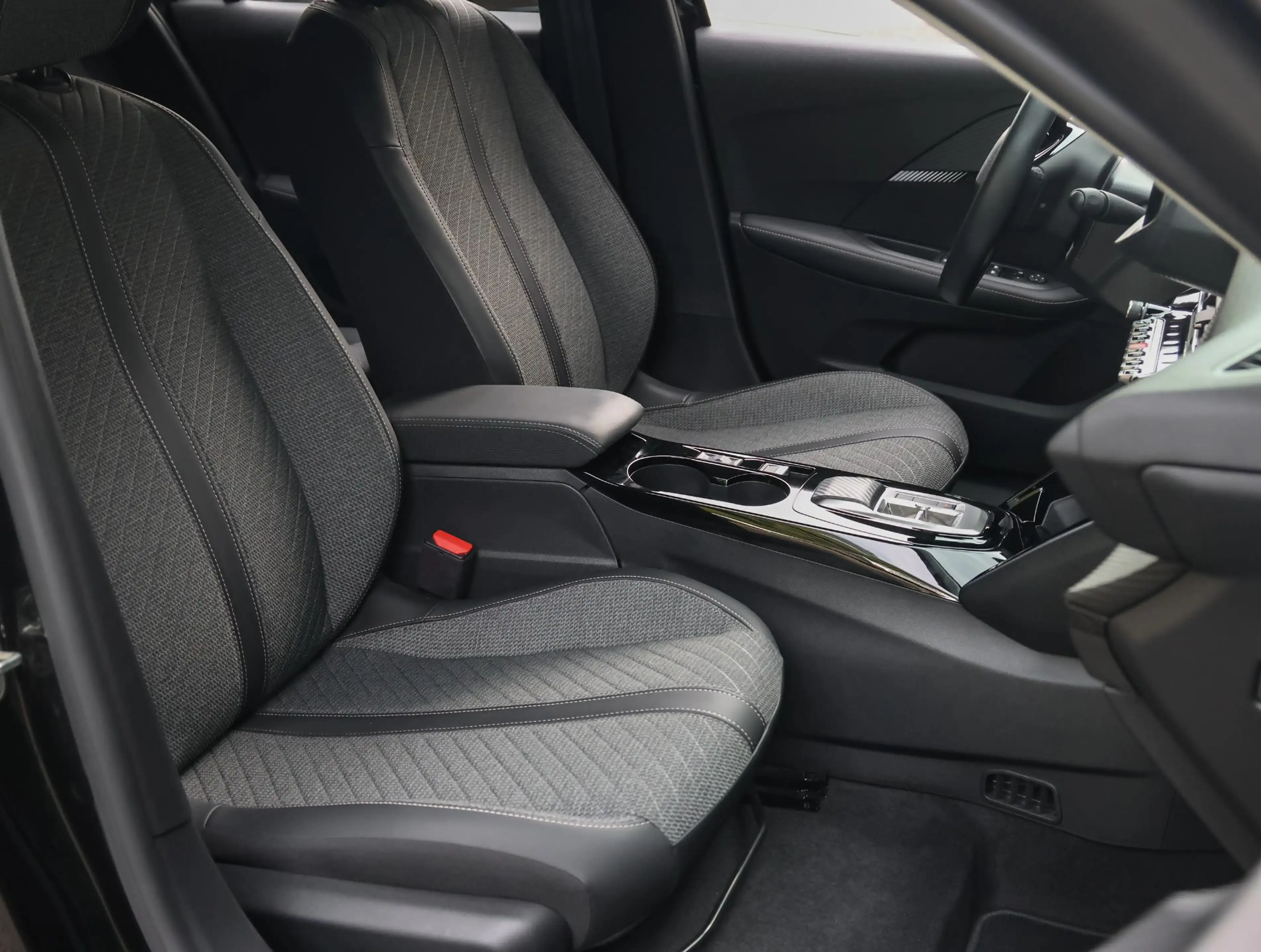 Peugeot e-208 e-Style 50 kWh | Navigatie | Parkeersensoren | Cru — photo 9