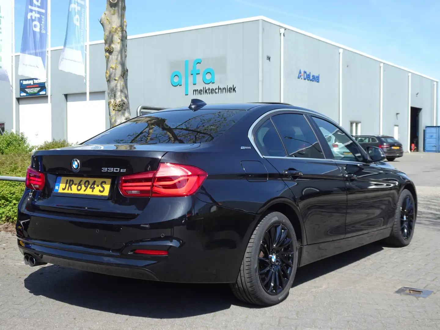 BMW 330 3-serie 330e Centennial Executive Zwart - 2