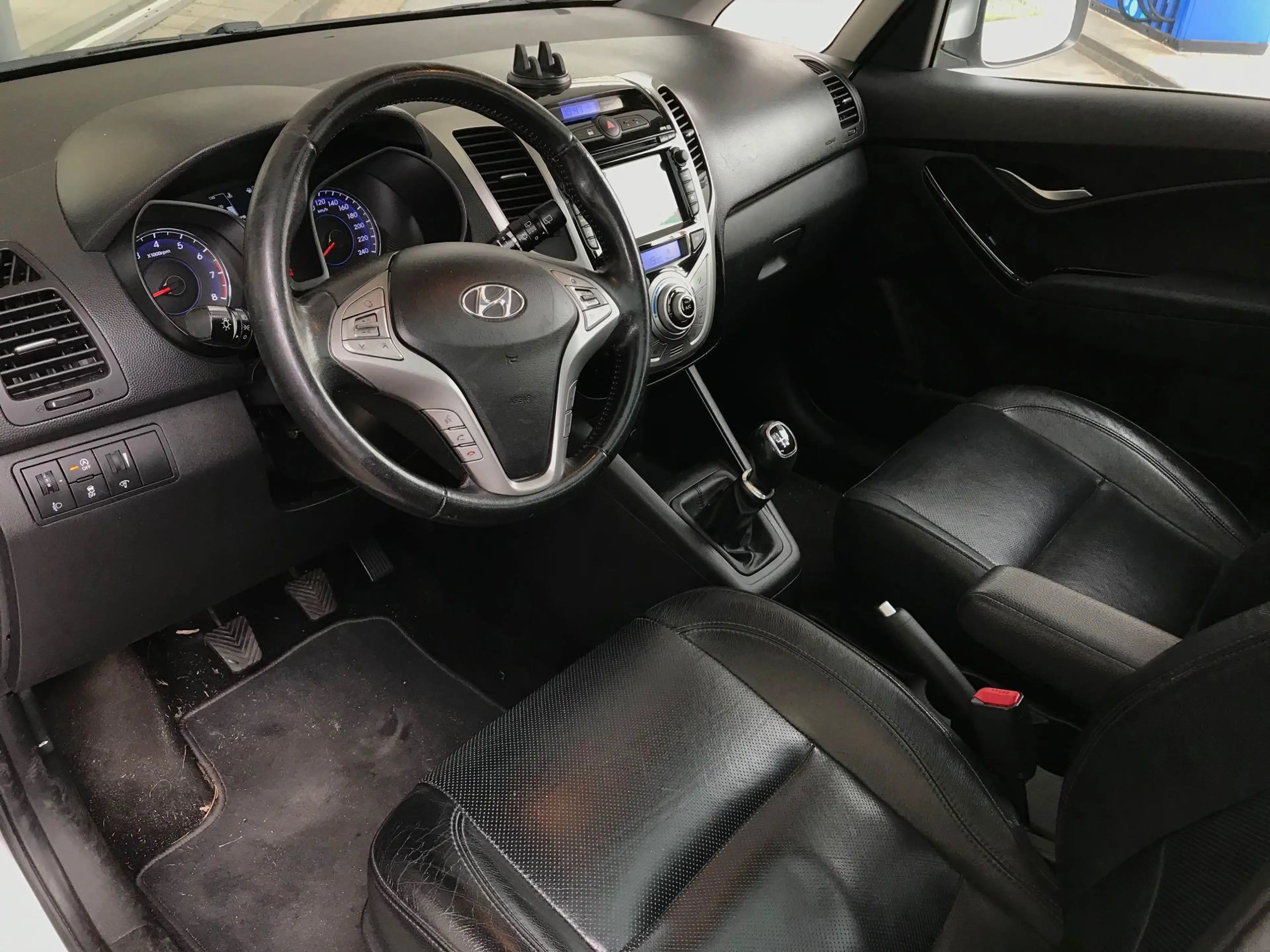 Hyundai iX20 1.4i i-Catcher — photo 10