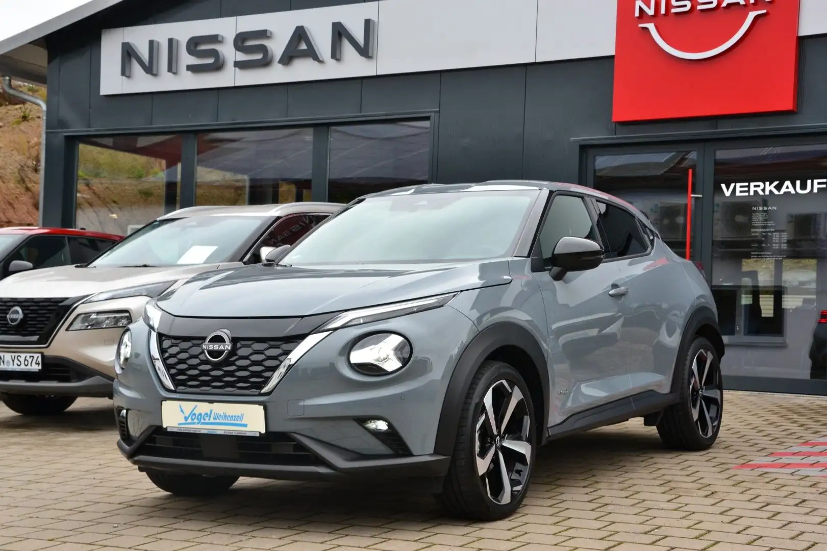 Nissan Juke 1.6 Hybrid Tekna Grau - 1