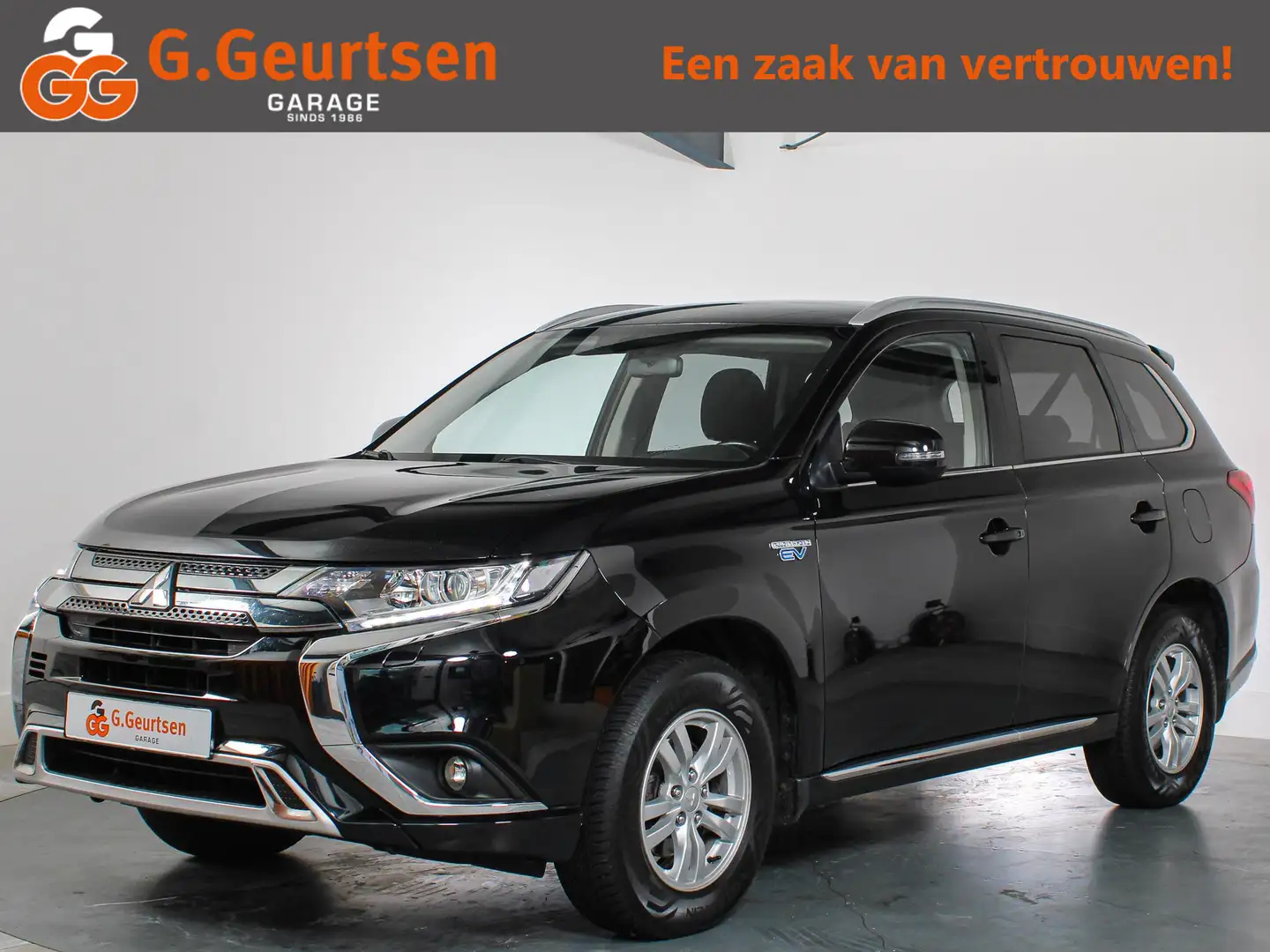 Mitsubishi Outlander 2.4 PHEV Pure, LED, Trekhaak, Navigatie, Stoelverw Zwart - 1