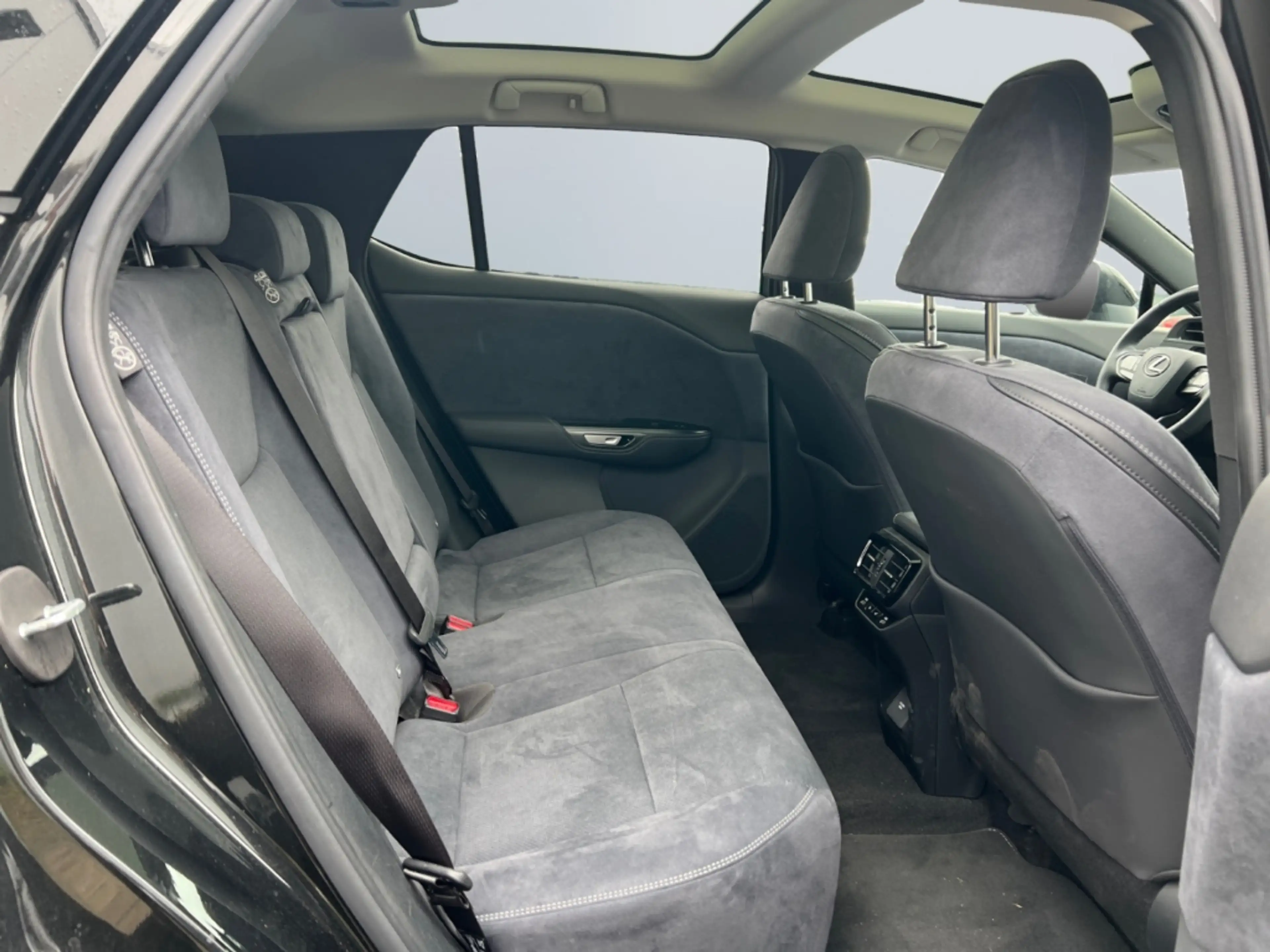 Lexus RZ 450e DIRECT4 *Luxury Paket*Glasdach dimmbar* — photo 15
