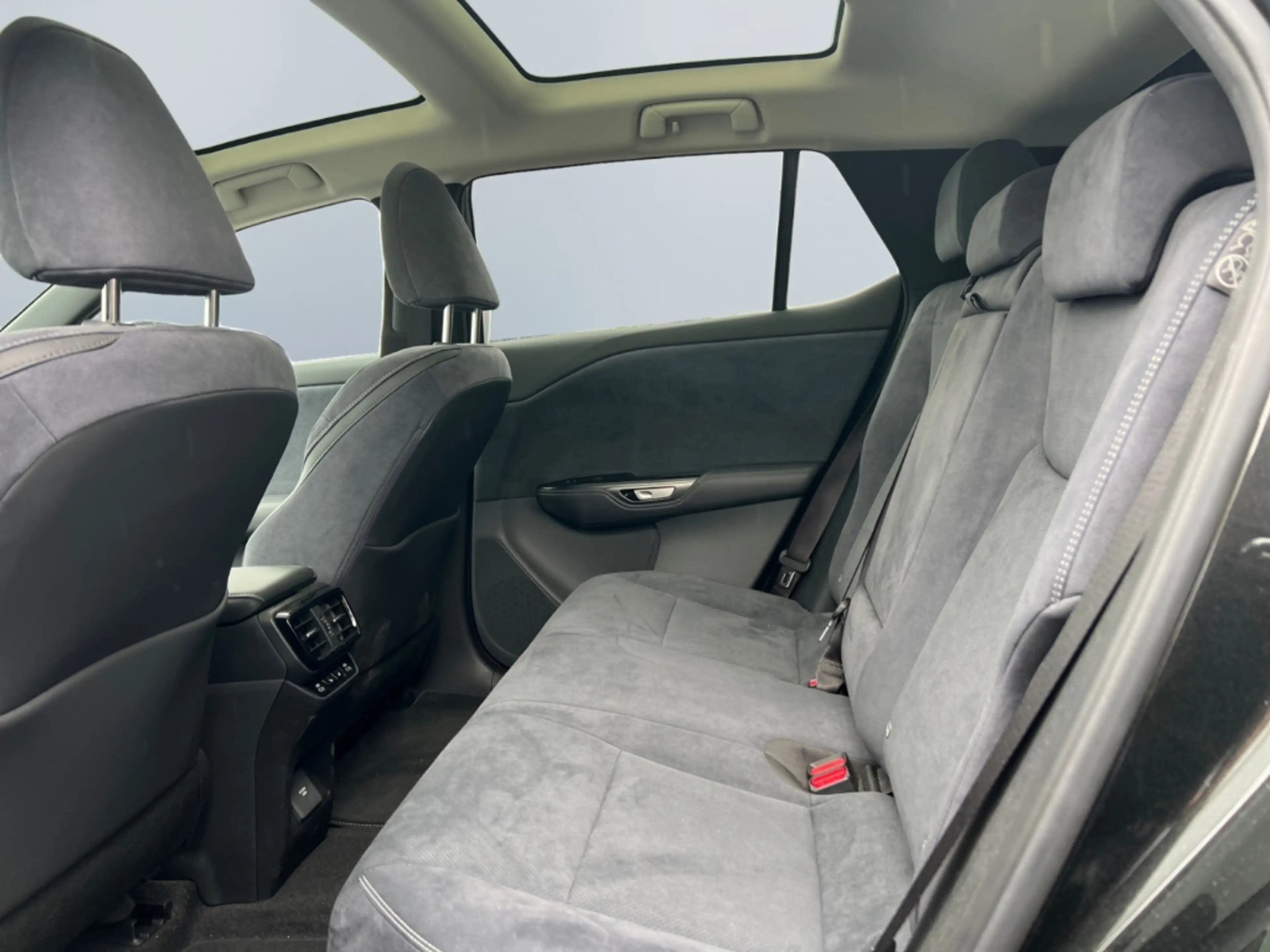 Lexus RZ 450e DIRECT4 *Luxury Paket*Glasdach dimmbar* — photo 12
