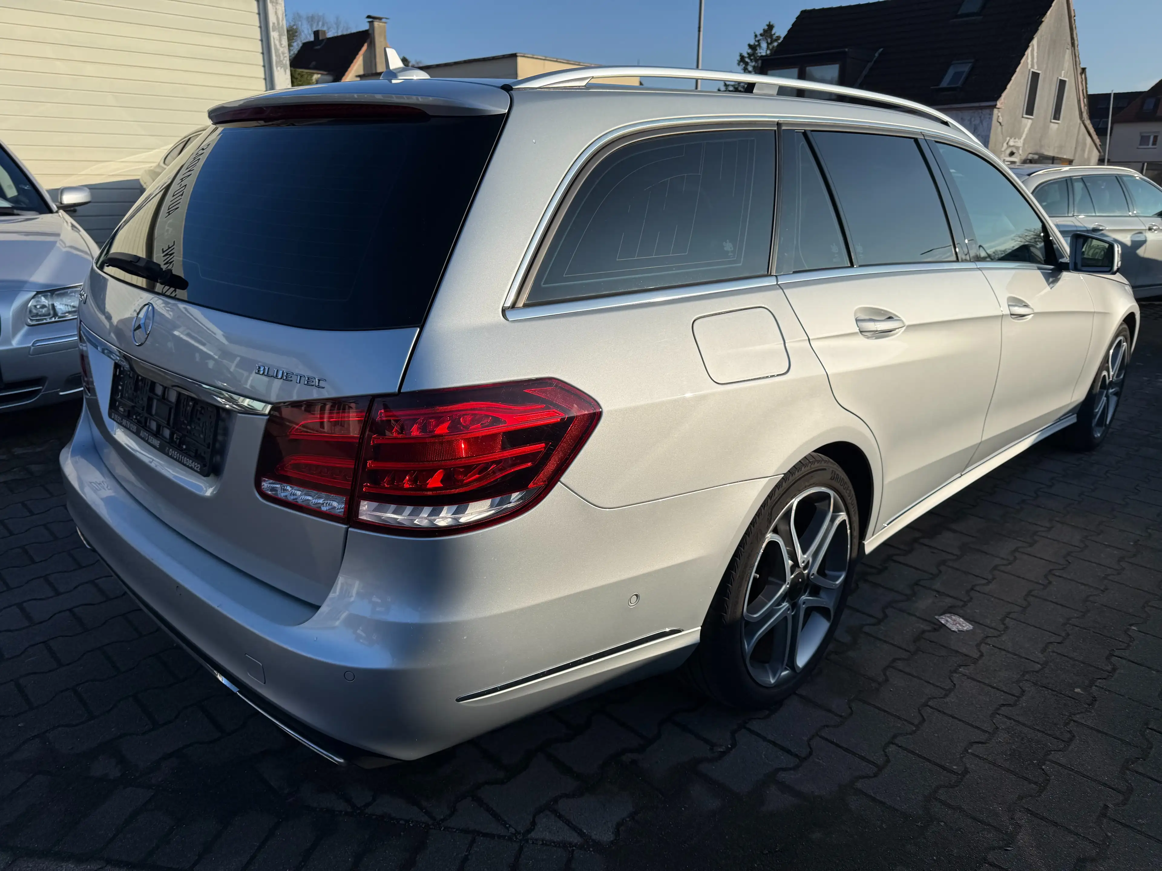 Mercedes-Benz E 250 E 250 Avangarde BlueTec 4Matic~Navi~Leder~LED — photo 4