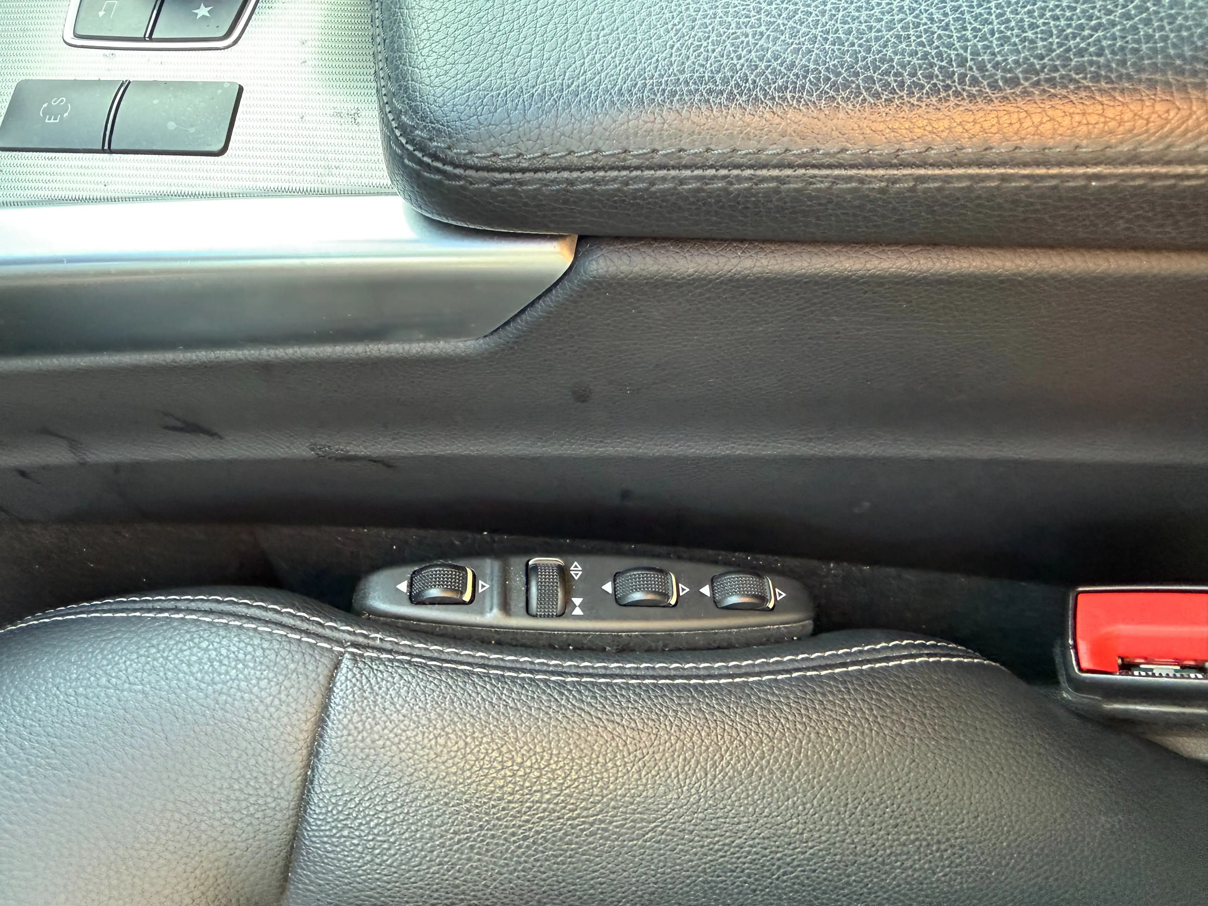 Mercedes-Benz E 250 E 250 Avangarde BlueTec 4Matic~Navi~Leder~LED — photo 15