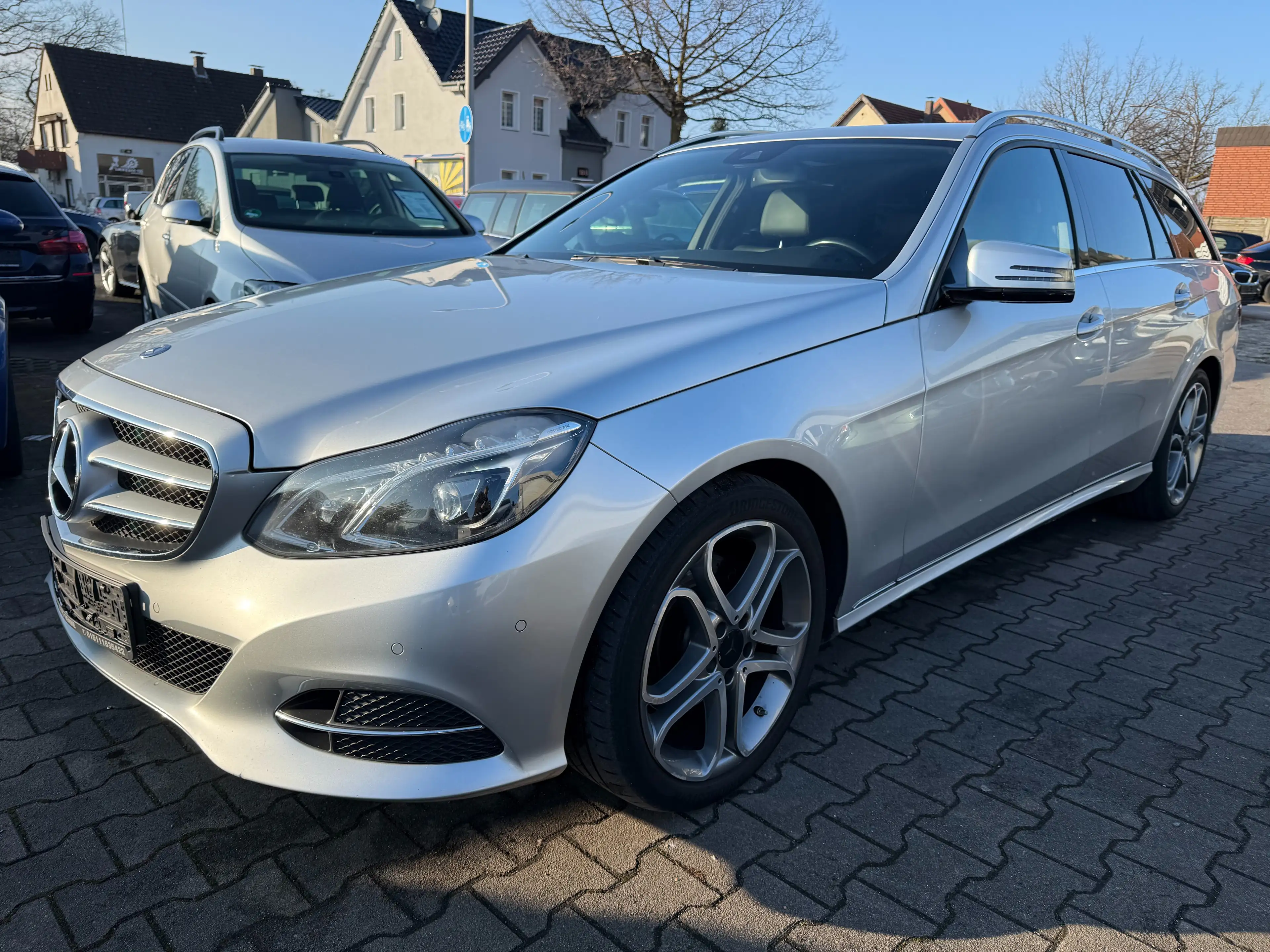 Mercedes-Benz E 250 E 250 Avangarde BlueTec 4Matic~Navi~Leder~LED