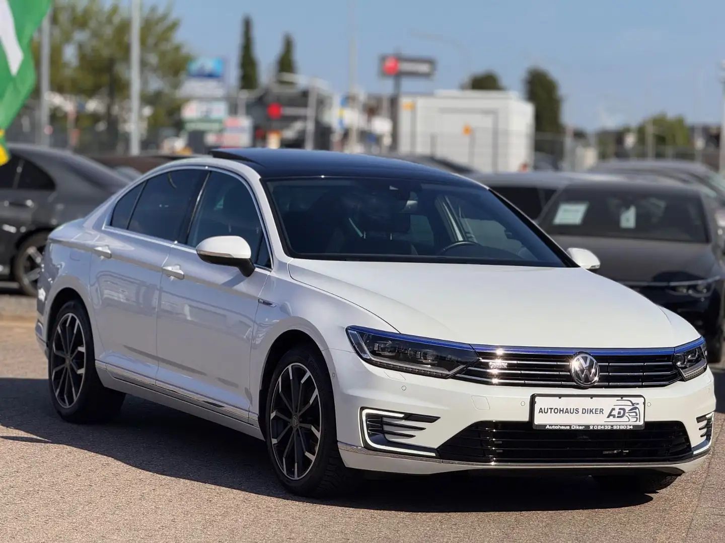Volkswagen Passat Lim. GTE Weiß - 2
