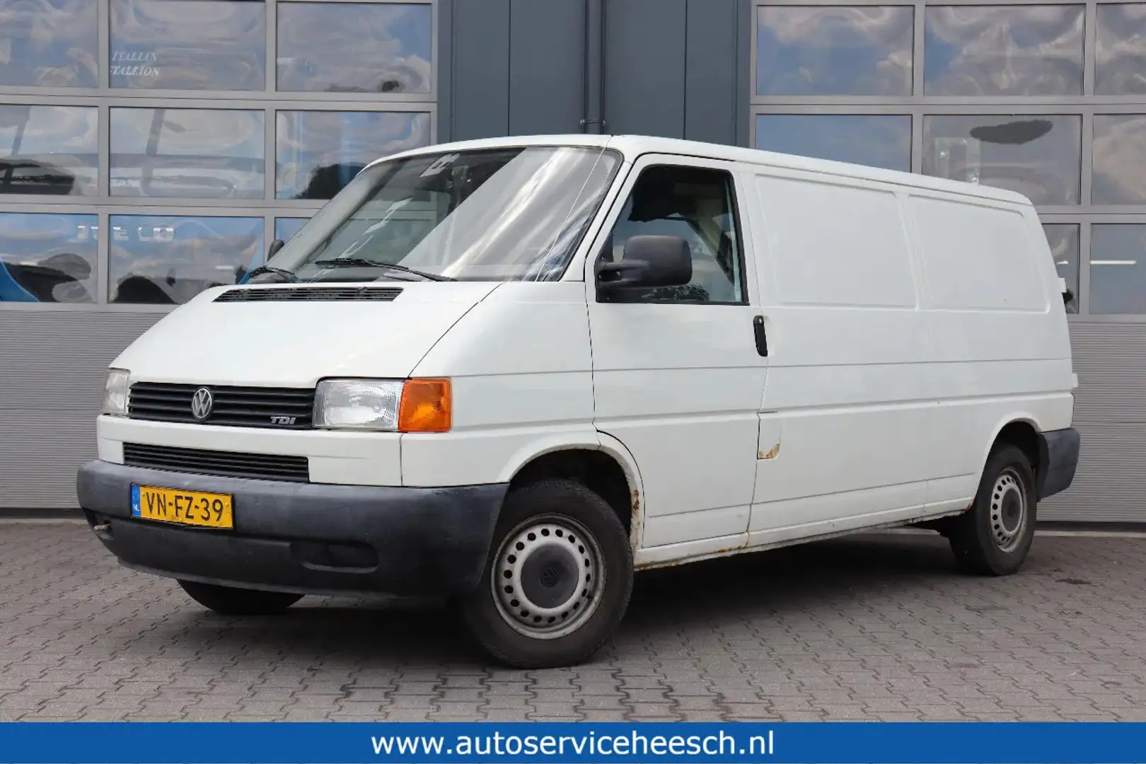 Volkswagen Transporter 2.5 TDi L2H1 l 188.000 KM l INRUIL KOOPJE !! Wit - 1