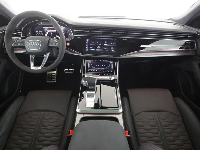 Audi RS Q8 view 11