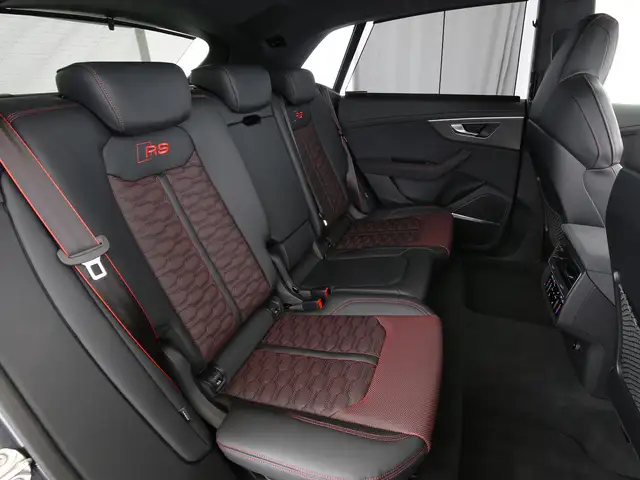 Audi RS Q8 view 15