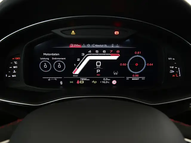 Audi RS Q8 view 12