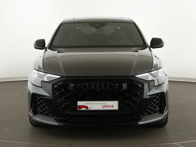 Audi RS Q8 view 3