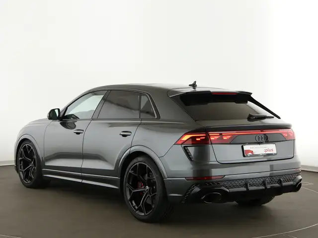 Audi RS Q8 view 5