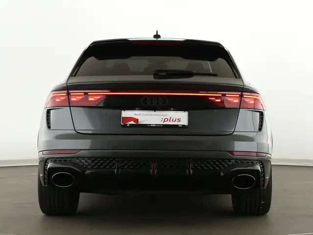 Audi RS Q8 view 6