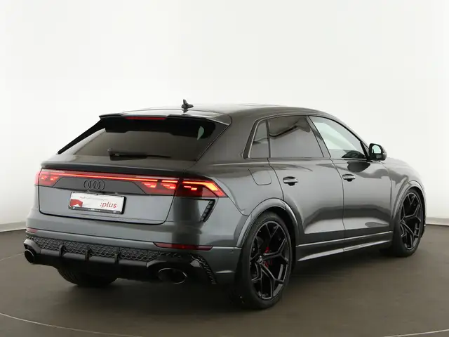 Audi RS Q8 view 7