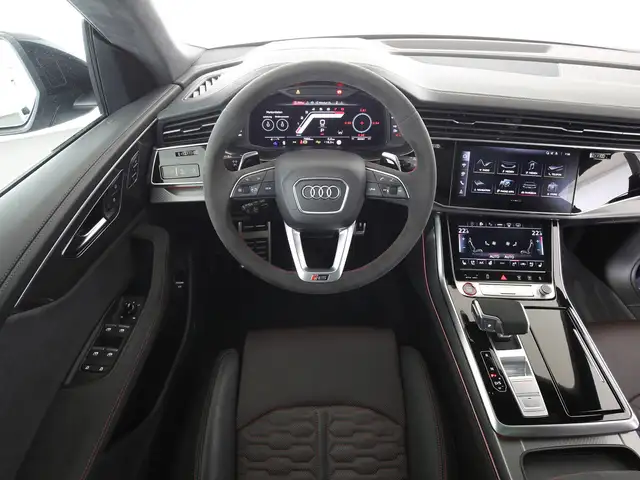 Audi RS Q8 view 10