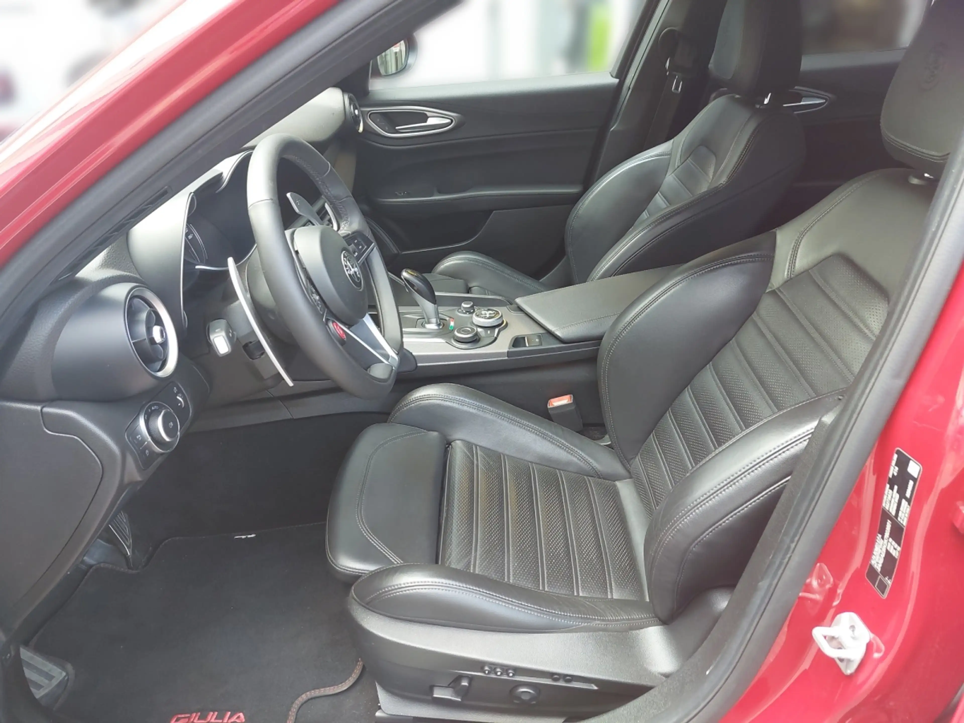 Alfa Romeo Giulia GIULIA B-Tech 2,0 200 ATX RWD — photo 5