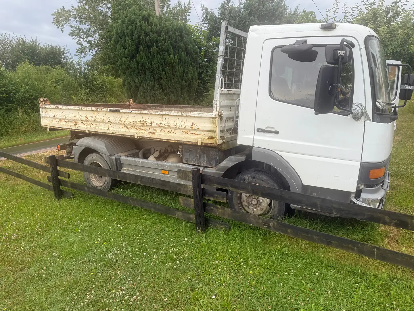 Mercedes-Benz 815 Atego Dreiseitenkipper Blanc - 1