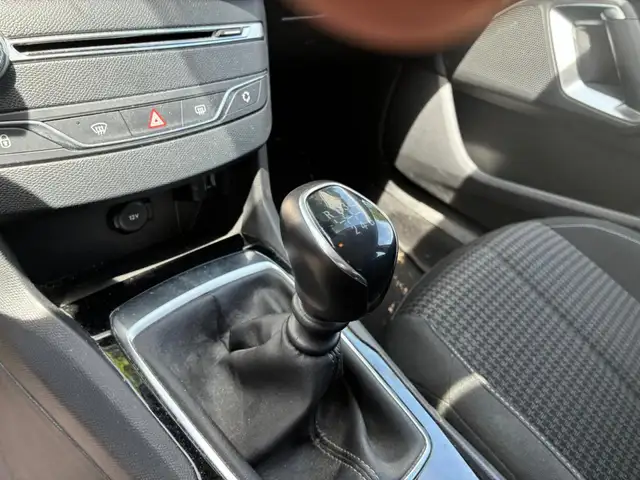 Peugeot 308 view 8