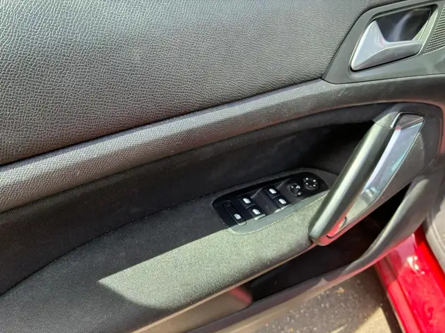 Peugeot 308 view 11