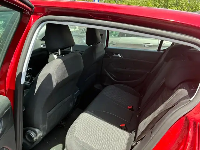 Peugeot 308 view 13
