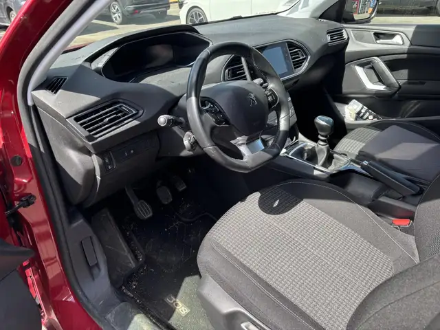 Peugeot 308 view 5