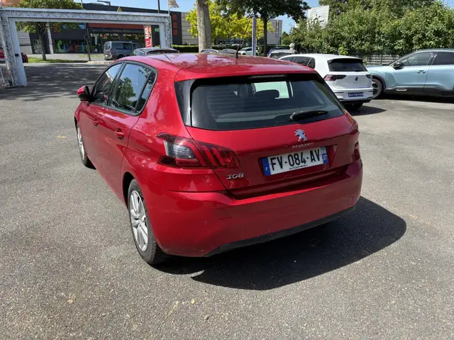 Peugeot 308 view 4