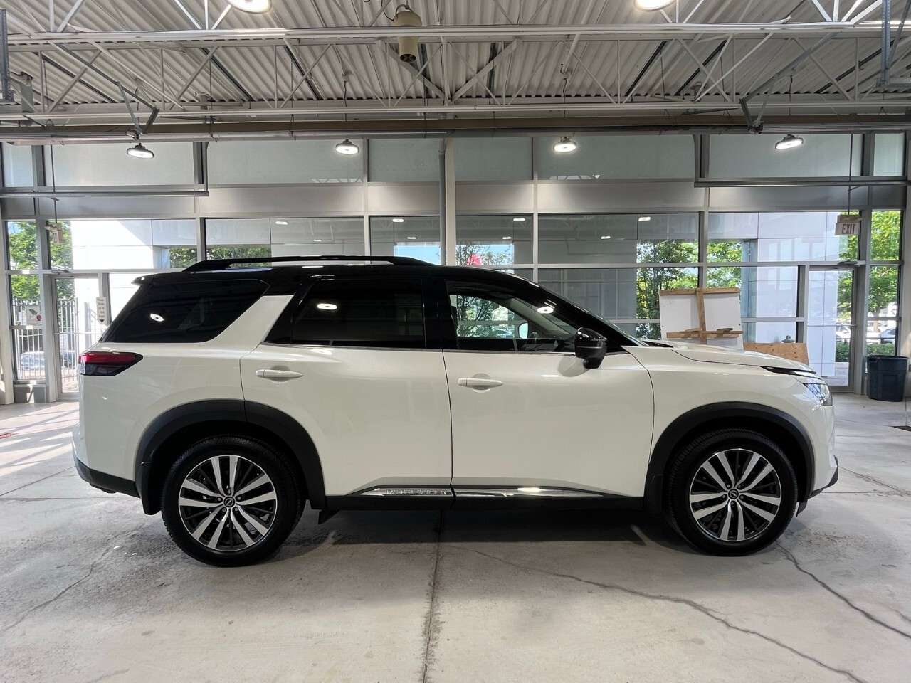 2022 Nissan Pathfinder Platinum V6 4x4 at — снимка 1