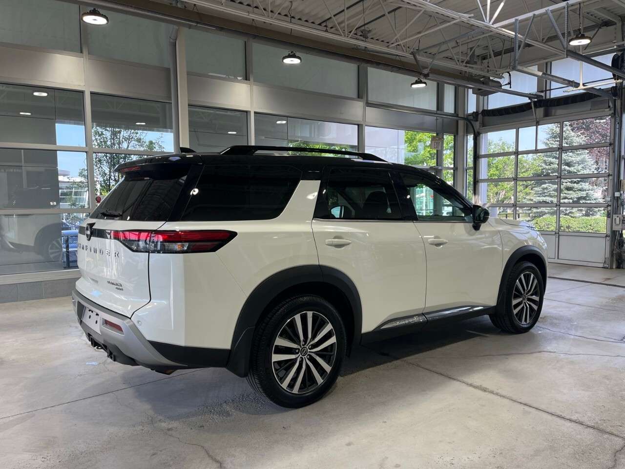 2022 Nissan Pathfinder Platinum V6 4x4 at — снимка 1